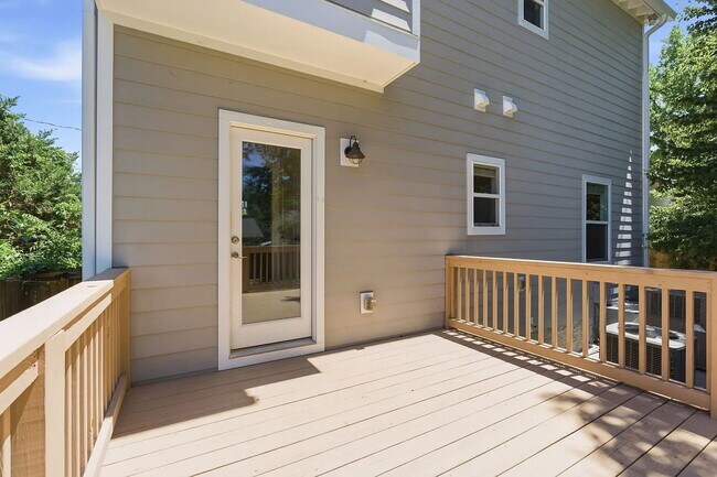 Building Photo - 1224 Bessie Ave