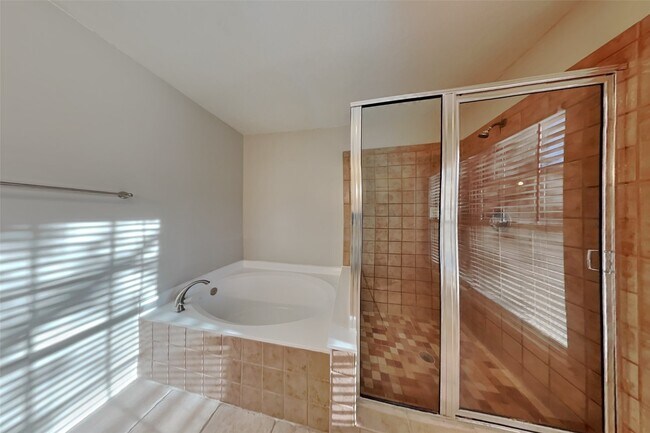 Building Photo - 7611 Round Grove Ln