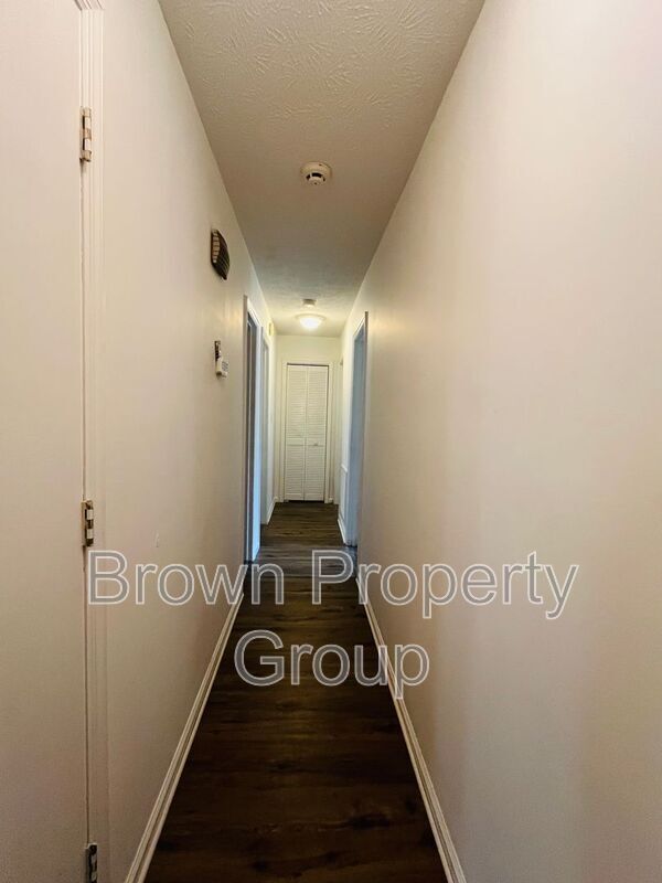 Building Photo - 6901 Woodmark Dr