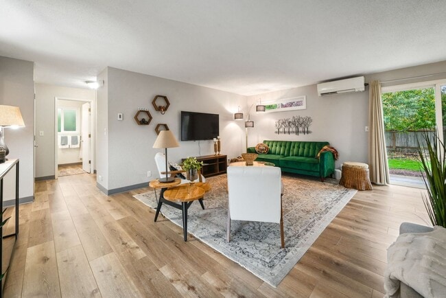 Building Photo - Beautifully updated 3 bedroom, 1 bath house in Eugene!