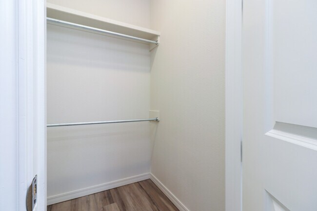 Single Story (2 bed/2 bath) - 406 38th St