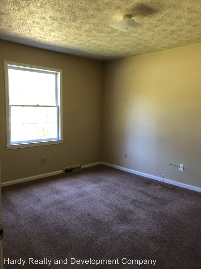 Building Photo - 501 Redmond Rd