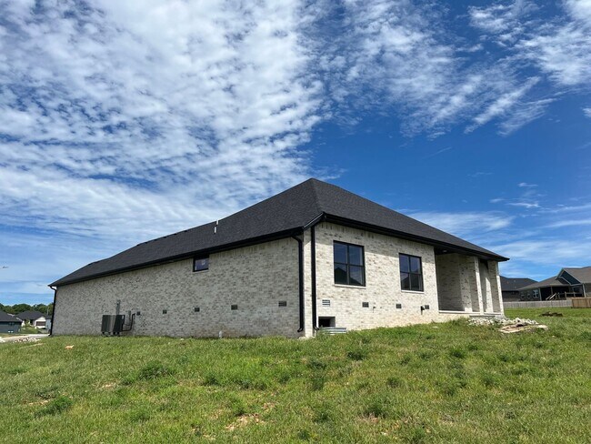 Building Photo - Beautiful One-Year-Old 4 bedroom, 2 bath home on a cul-de-sac in the exclusive Lion's Gate neighb...