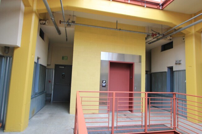 Building Photo - 163 W 200 S