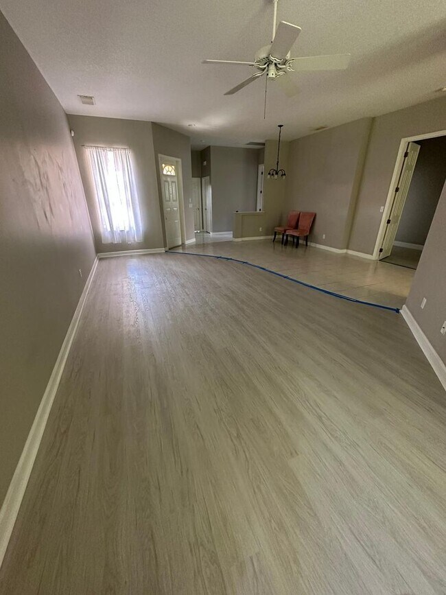 Building Photo - **Beautiful 3/2 home and a prime location!**