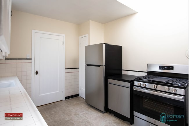 Building Photo - Outer Mission: Single Family Home w/ Bonus...