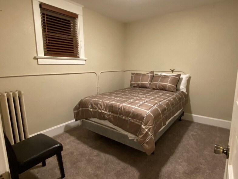 Bedroom 2 - 118 Pine St