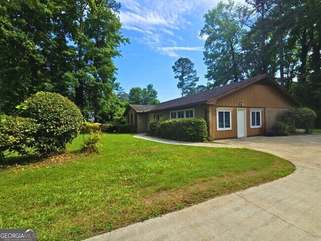 Building Photo - 2821 Meadowlark Trail NW