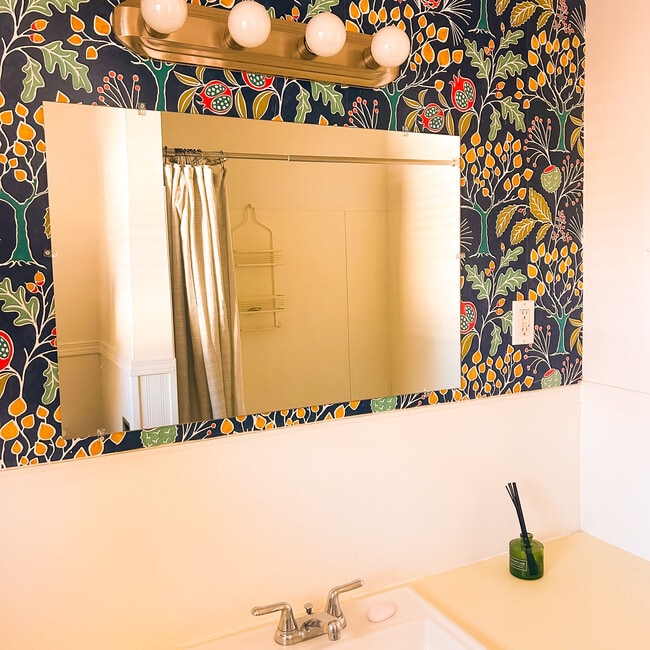 Building Photo - 1721 S Shoshone St