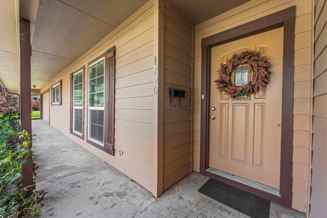 Building Photo - 1726 Wycliffe Dr