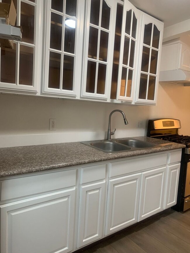 Building Photo - Your New Home Is Ready — Spacious, Stylish, and Fully Upgraded!”