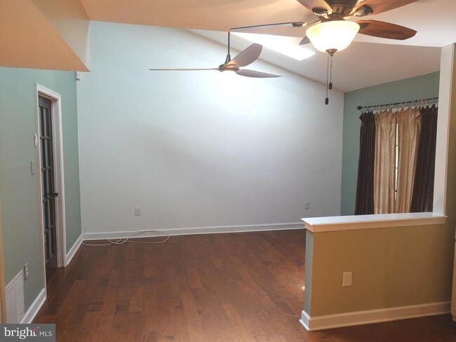 Building Photo - 75 Peregrine Dr