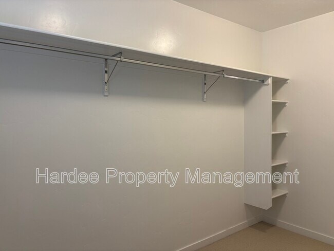 Building Photo - 1411 W Dovefield St