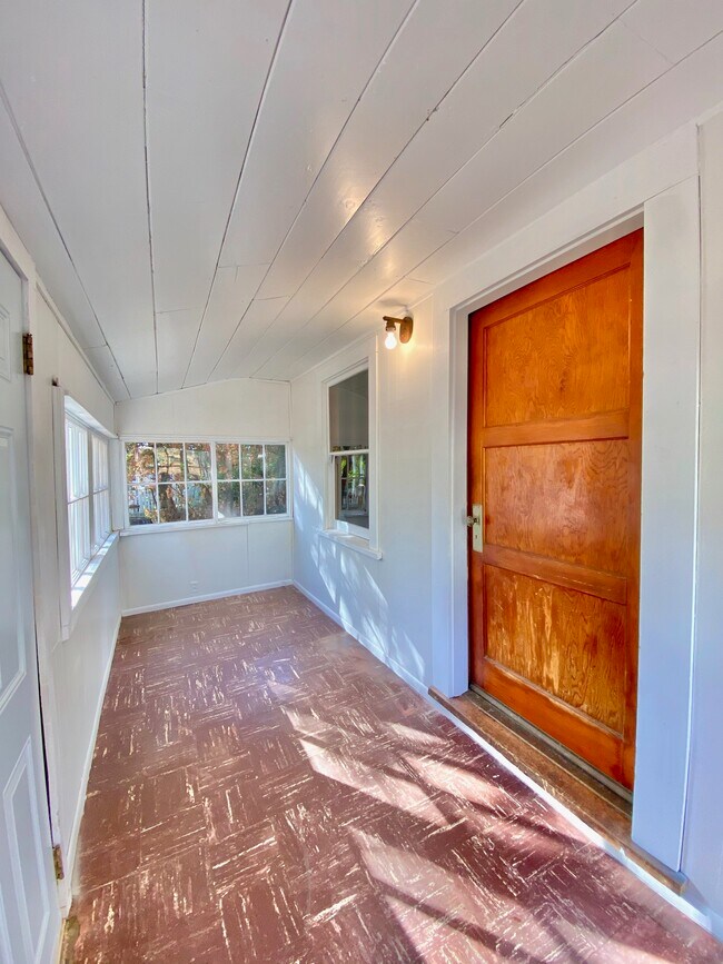 Building Photo - 10217 Ridgeview Dr