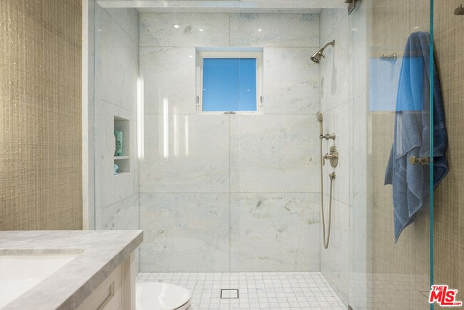 Building Photo - 1347 Palisades Beach Rd