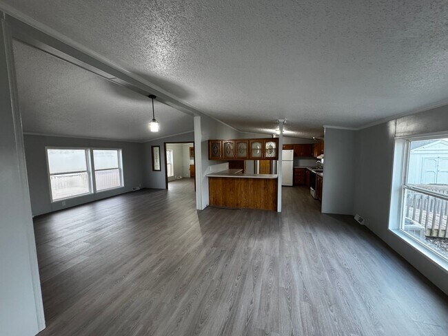 Building Photo - Very large yard great location a nice older doublewide Home