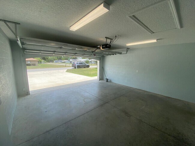 Building Photo - Beautiful, Newer Constructed, Unfurnished, Family Friendly, ANNUAL LEASE In Summerfield
