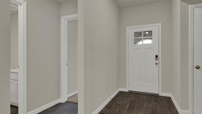 Building Photo - 325 Darwin Pl