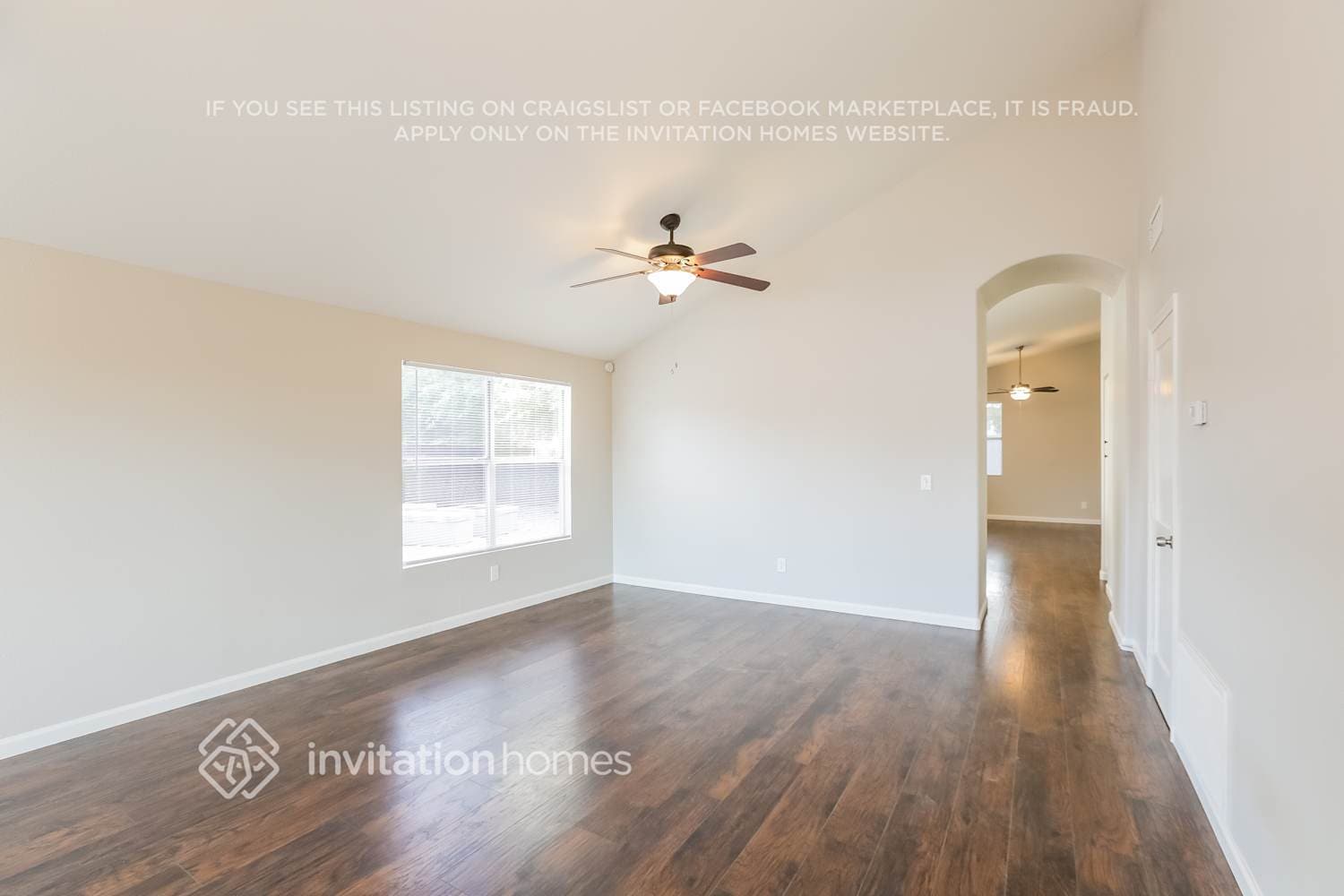 Building Photo - 1002 W Chicago Ct