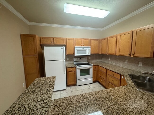 Building Photo - GREAT LOCATION NEAR MEDICAL & USAA | 3 BED...