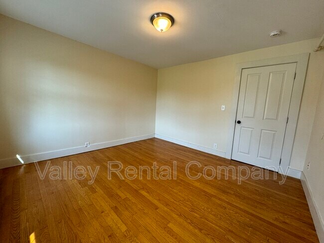 Building Photo - 132 Middle St