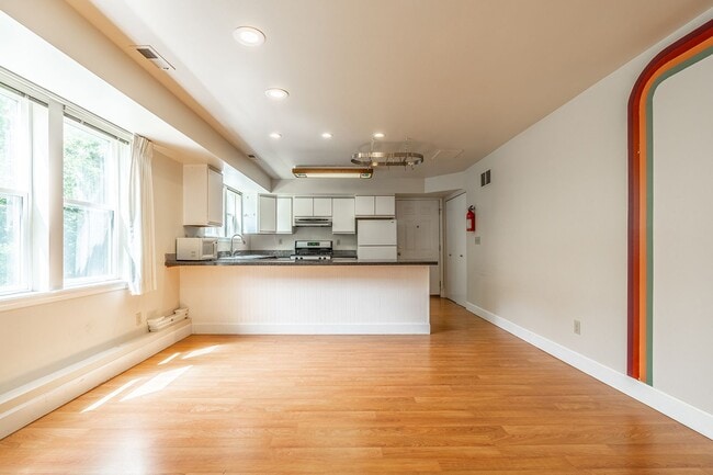 Building Photo - 2BR Apartment in Classic Capitol HIll Hous...