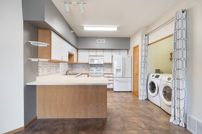 Building Photo - $1,150 | 2 Bedroom, 1 Bathroom Condo | Pet...