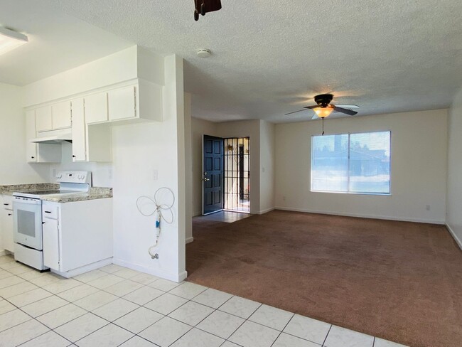 Building Photo - $2,050 Ashlan & Fowler, 3 Bedroom Home - H...
