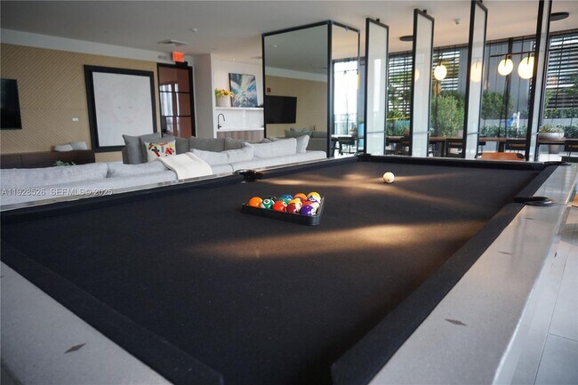 Building Photo - 121 NE 34th St