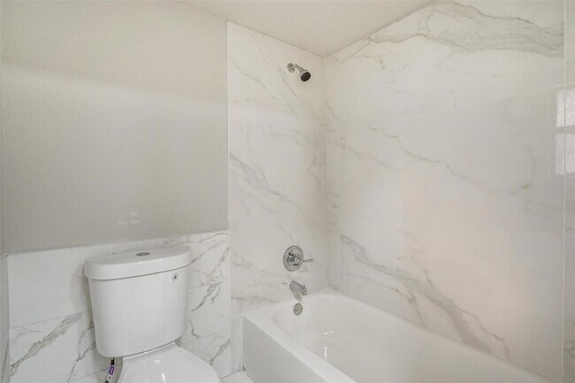 Building Photo - 3805 W Rochelle Rd