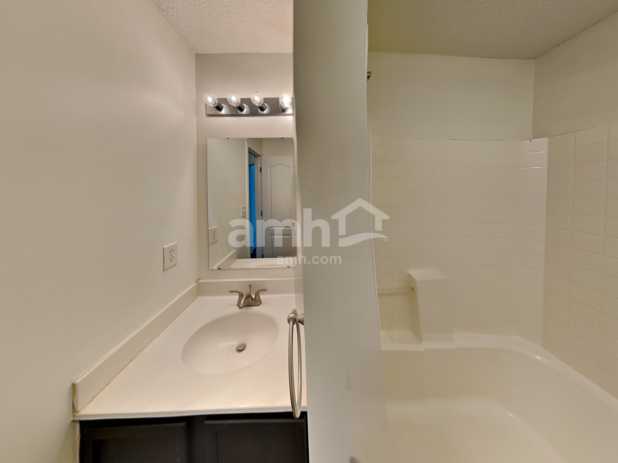 Building Photo - 147 Peterborough Dr