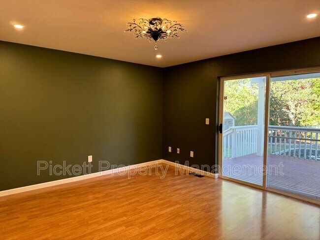 Building Photo - 4249 SE Fairway Cir