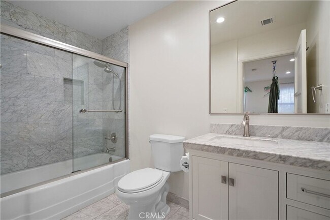 Building Photo - 7425 Vanalden Ave