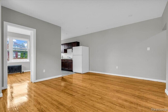 Building Photo - 2500 Hurlbut St