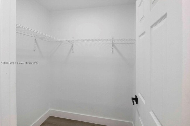 Building Photo - 610 NW 38th Ct