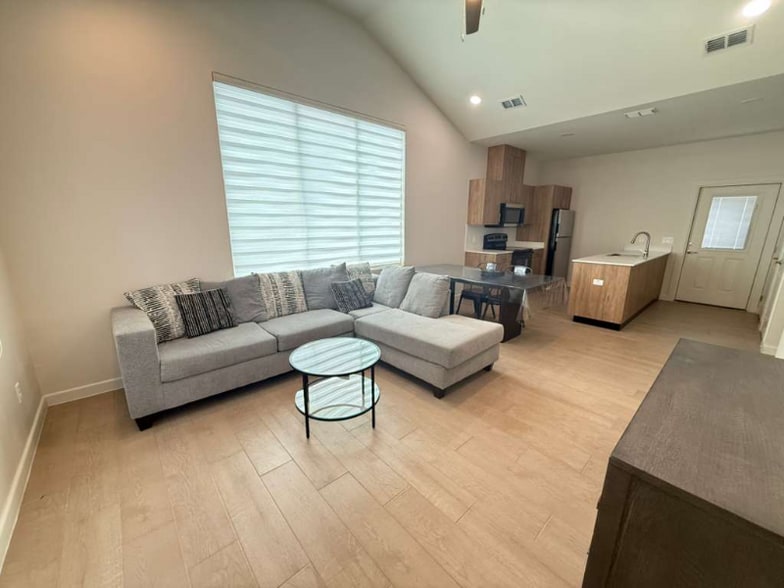 Building Photo - 3601 Vanessa Lane