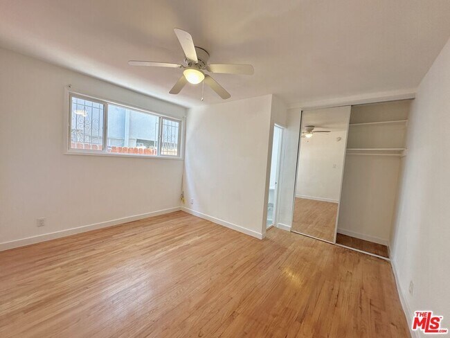 Building Photo - 1108 S Sherbourne Dr