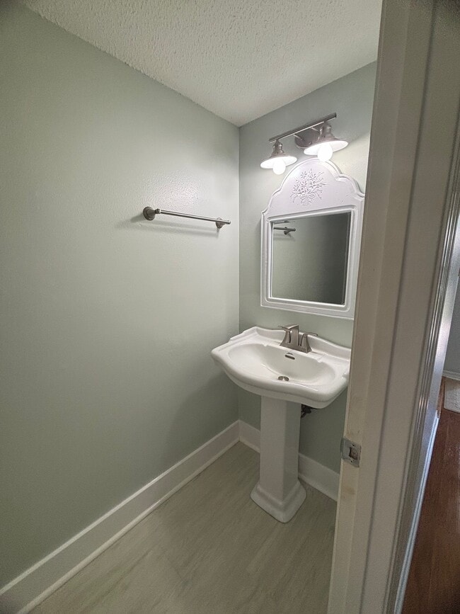 Building Photo - 262 Highpoint Dr