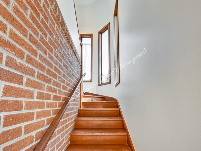 Building Photo - 81 Elm Ave