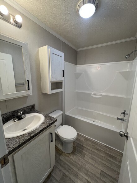 Building Photo - 94 Belmar St