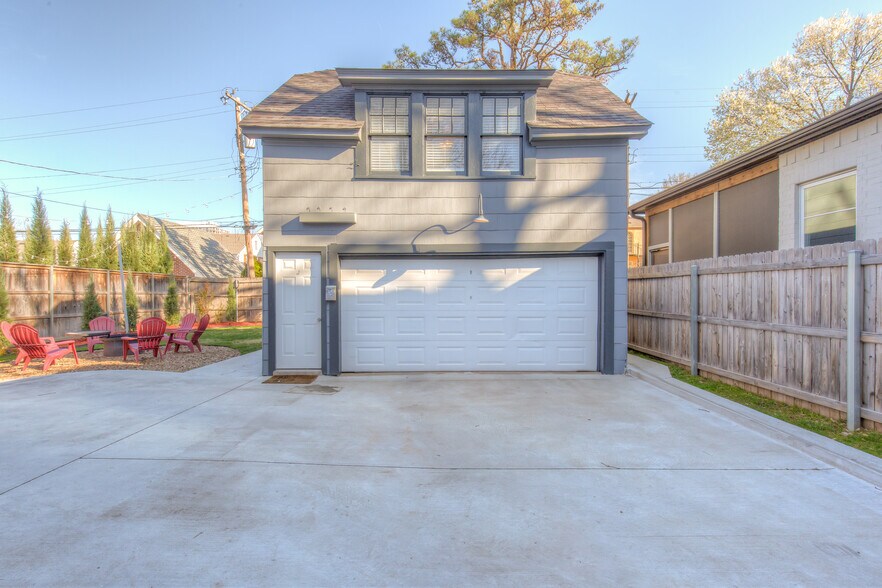 Building Photo - 109 E 26th Pl