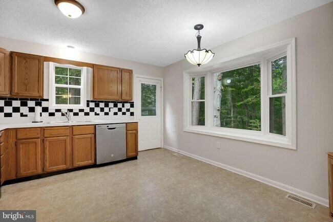 Building Photo - 37245 E Spicer Dr