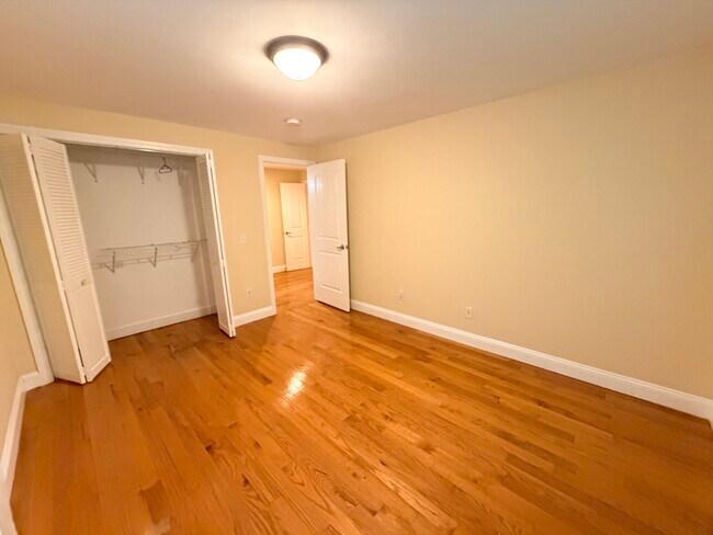 Building Photo - 112 E Quinobequin Rd