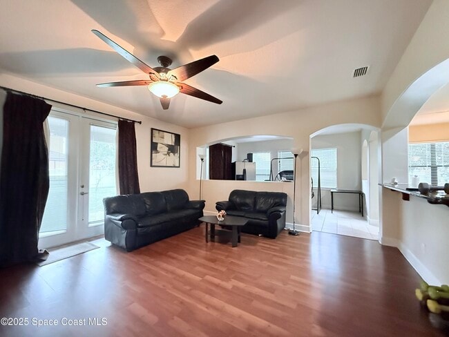Building Photo - 1185 Talon Way
