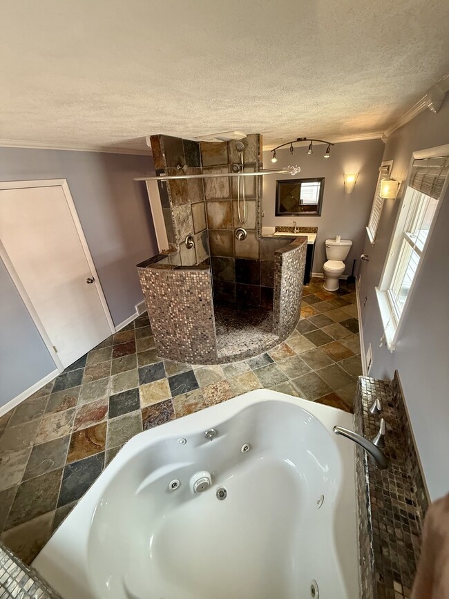 Building Photo - 723 Glendale Ave