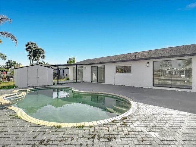 Building Photo - 9920 San Mateo Way