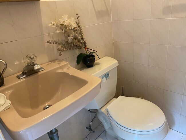 Building Photo - 58 Hicks Ln