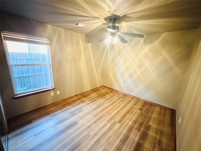 Building Photo - 209 Bradgate Dr