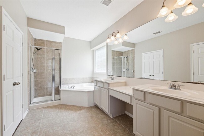 Building Photo - 30507 Russell Point Dr
