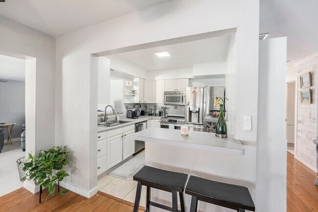 Building Photo - Single Family Home in Sunny Park Groves